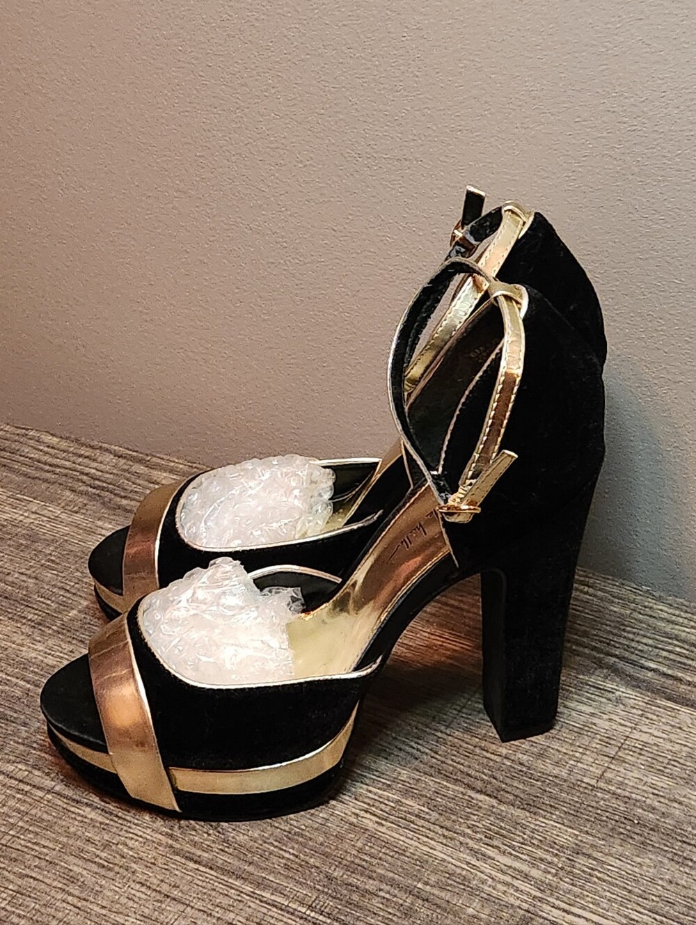 N By Nicole Miller Black Velvet & Gold Tone Platform Ankle-Strap Heels Size 8 - Picture 5 of 16